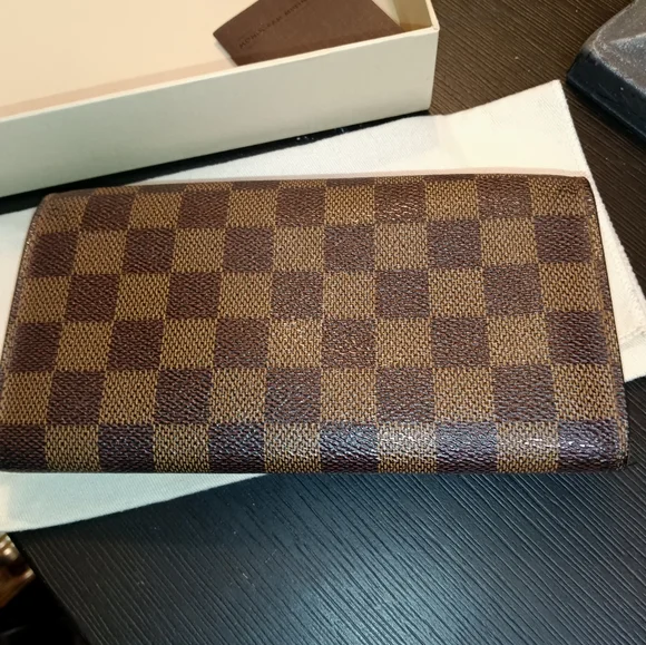Louis Vuitton Sarah Wallet - Picture 2 of 8